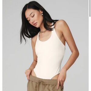 Alo Yoga Sleek Back Bodysuit in Ivory Size M